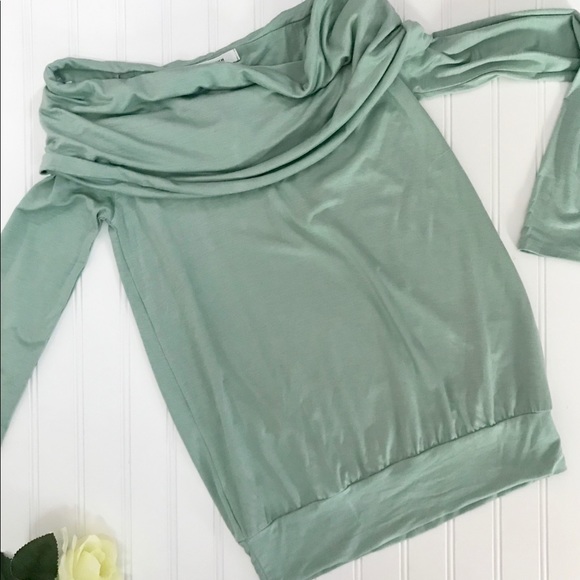 Sage off shoulder top - Picture 3 of 5